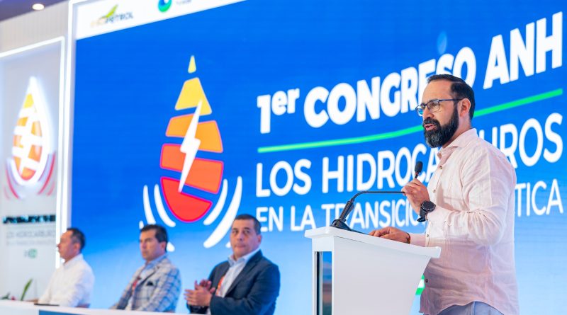 Omar Camacho durante instalación del 1er Congreso de Hidrocarburos